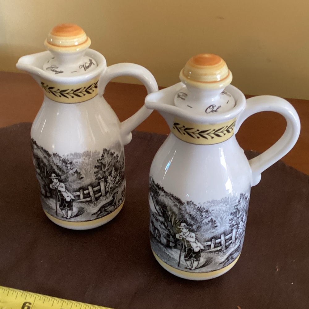 Villeroy & Boch White and Yellow Oil Dispensers